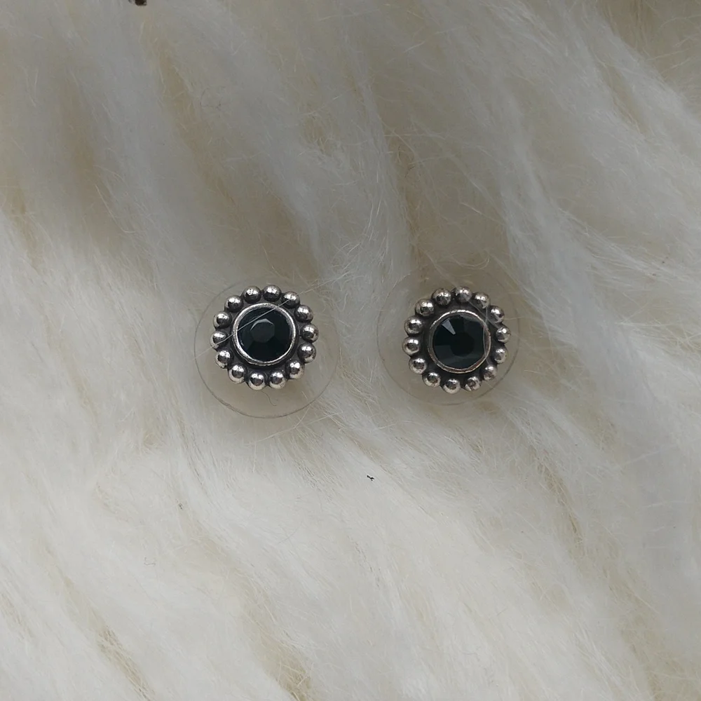 New Brighton Vintage Black and silver Earrings - Picture 3 of 4